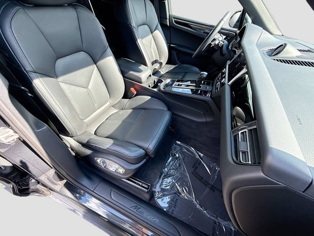 Certified 2025 Porsche Macan AWD/4WD image 15