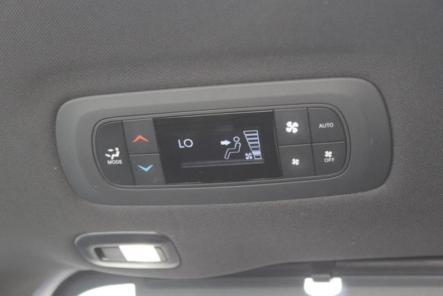 Used 2025 Chrysler Pacifica Limited FWD image 27