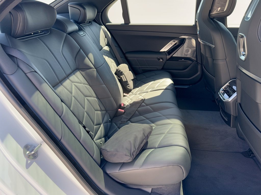 New 2026 BMW i7 xDrive60 AWD/4WD image 29