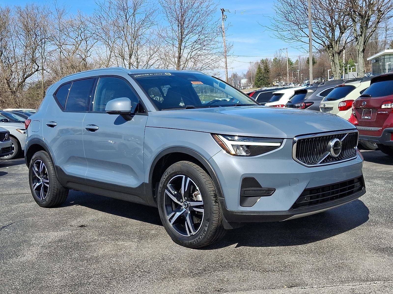 Certified 2023 Volvo XC40 B5 Core w/ Convenience Package image 1