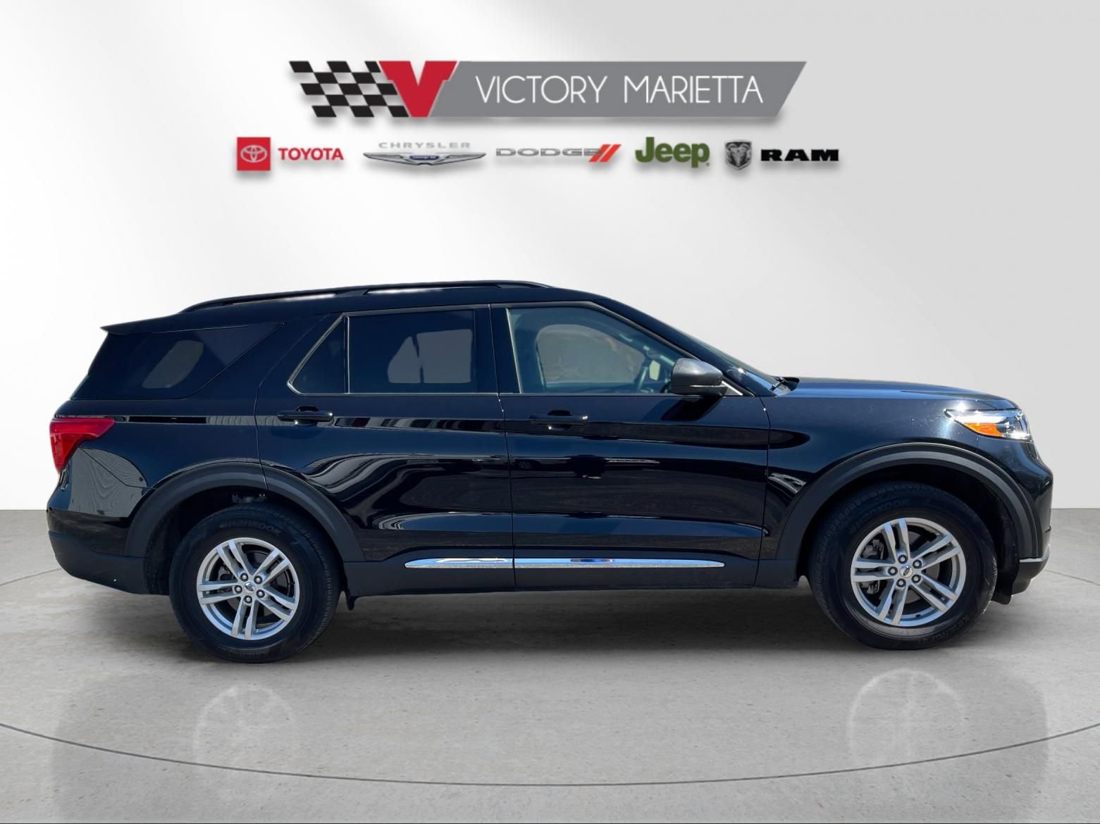 Used 2024 Ford Explorer XLT w/ Equipment Group 202A image 6