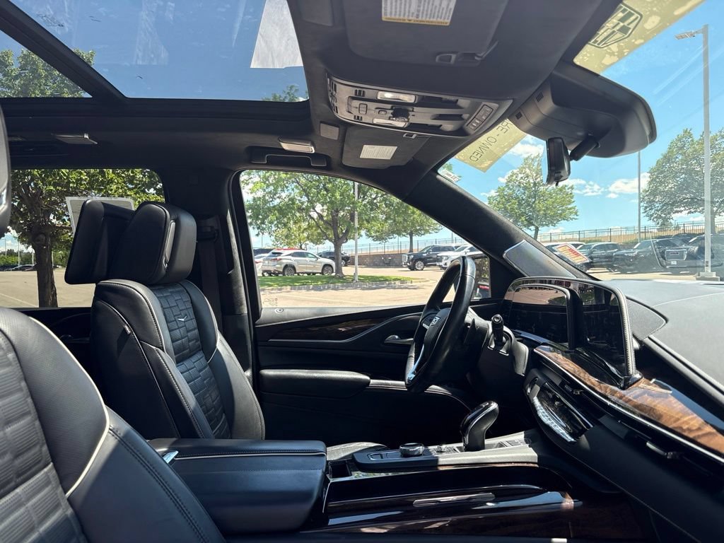 Used 2022 Cadillac Escalade ESV Sport Platinum w/ LPO, ONYX Package AWD/4WD image 27