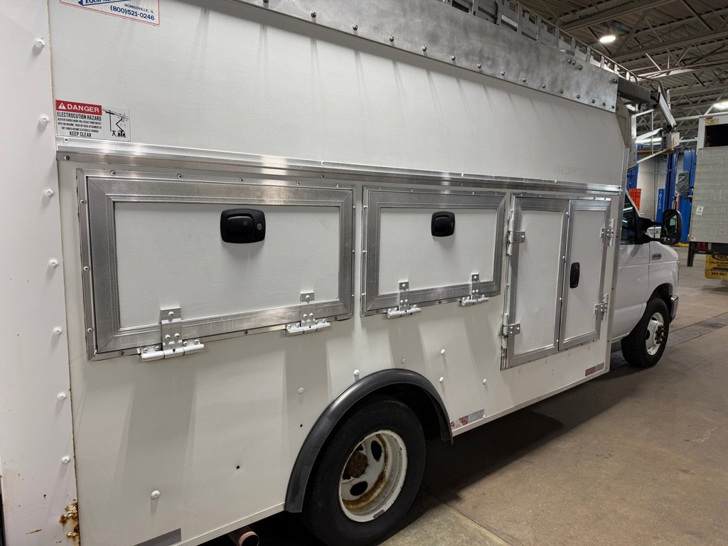 Used 2016 Ford E-450 and Econoline 450 Super Duty w/ Power Windows & Locks Group image 2