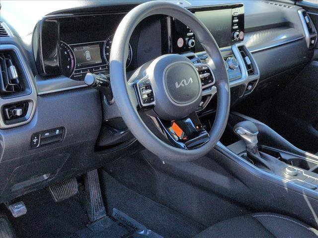 Used 2022 Kia Sorento LX image 10