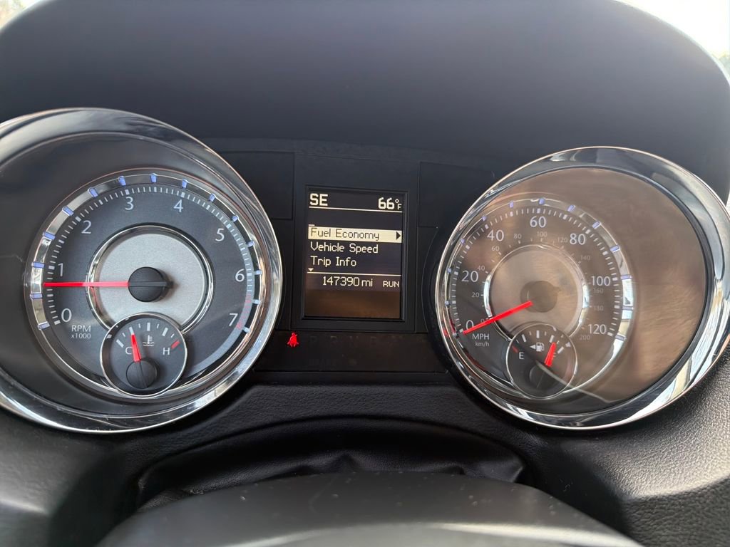 Used 2016 Chrysler Town & Country Touring image 14