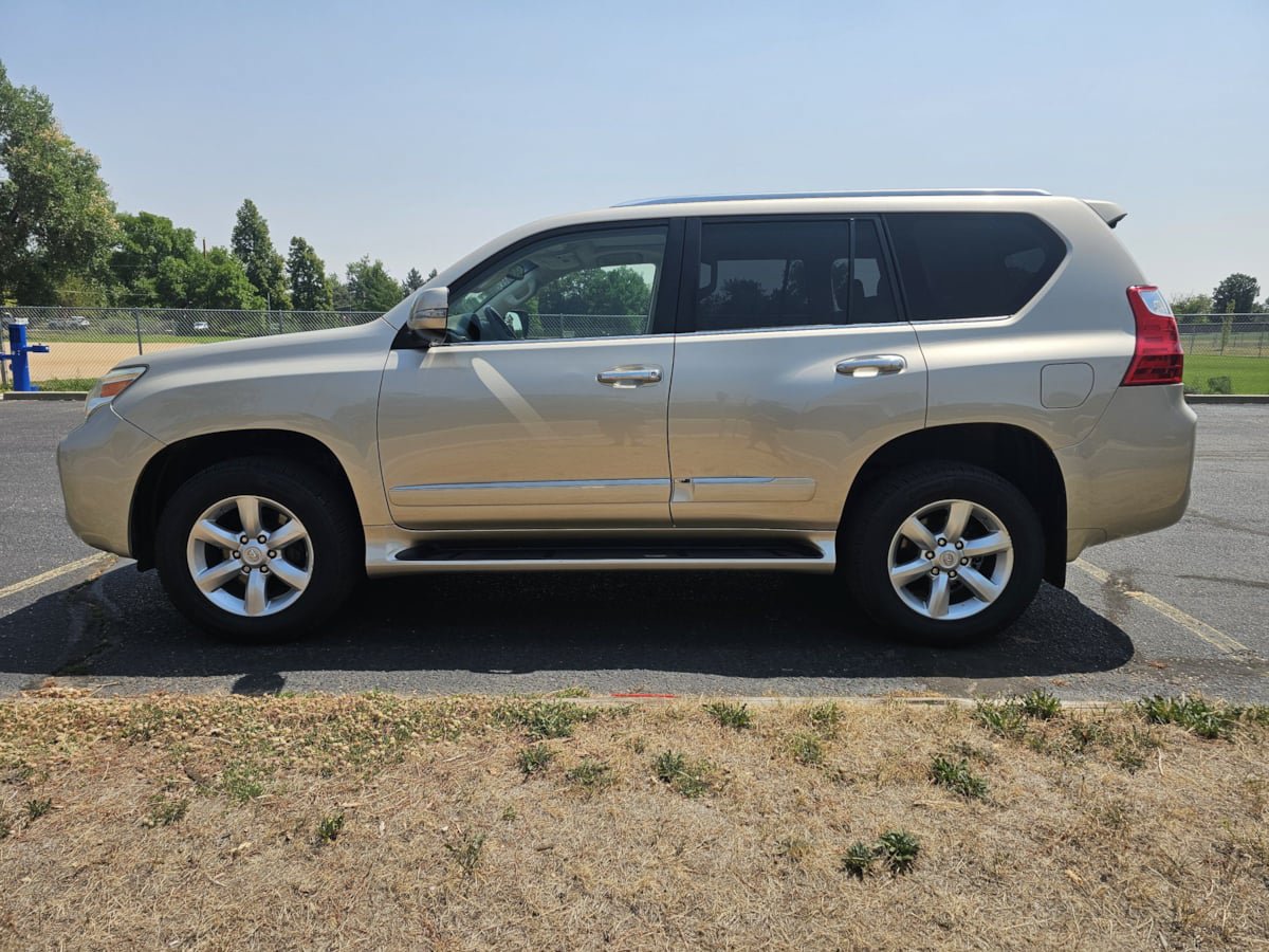 Used 2012 Lexus GX 460 w/ Comfort Plus Pkg AWD/4WD image 2