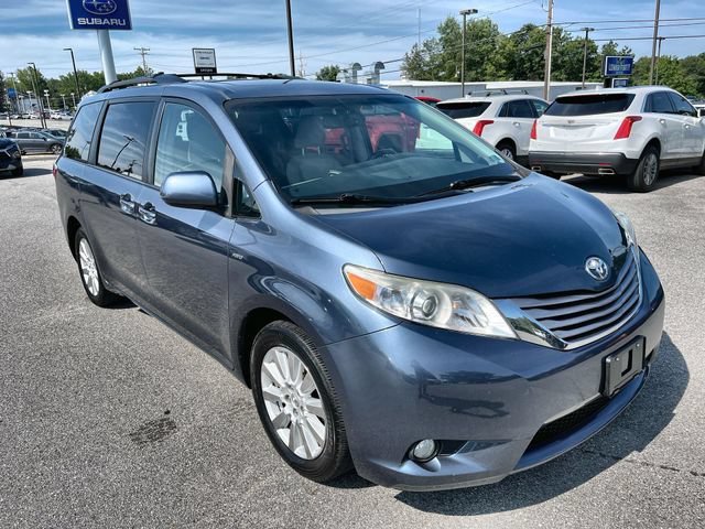 Used 2017 Toyota Sienna XLE AWD/4WD image 10