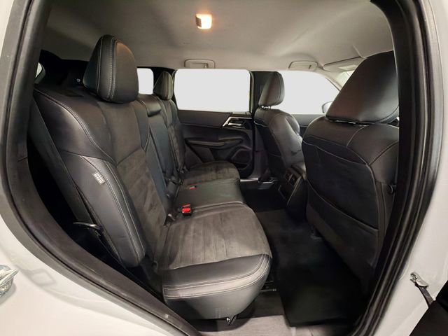 Used 2023 Mitsubishi Outlander SE FWD image 25