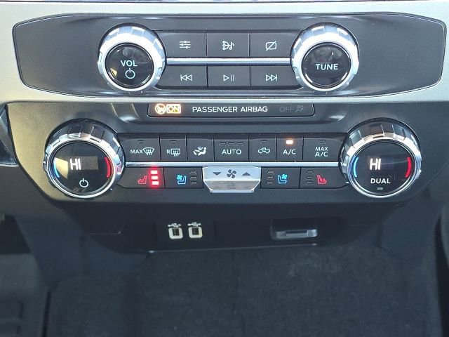 Used 2022 Ford F250 Lariat w/ Black Appearance Package image 34