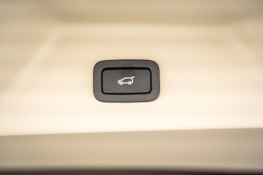 Used 2018 Land Rover Range Rover Long Wheelbase Autobiography AWD/4WD image 16