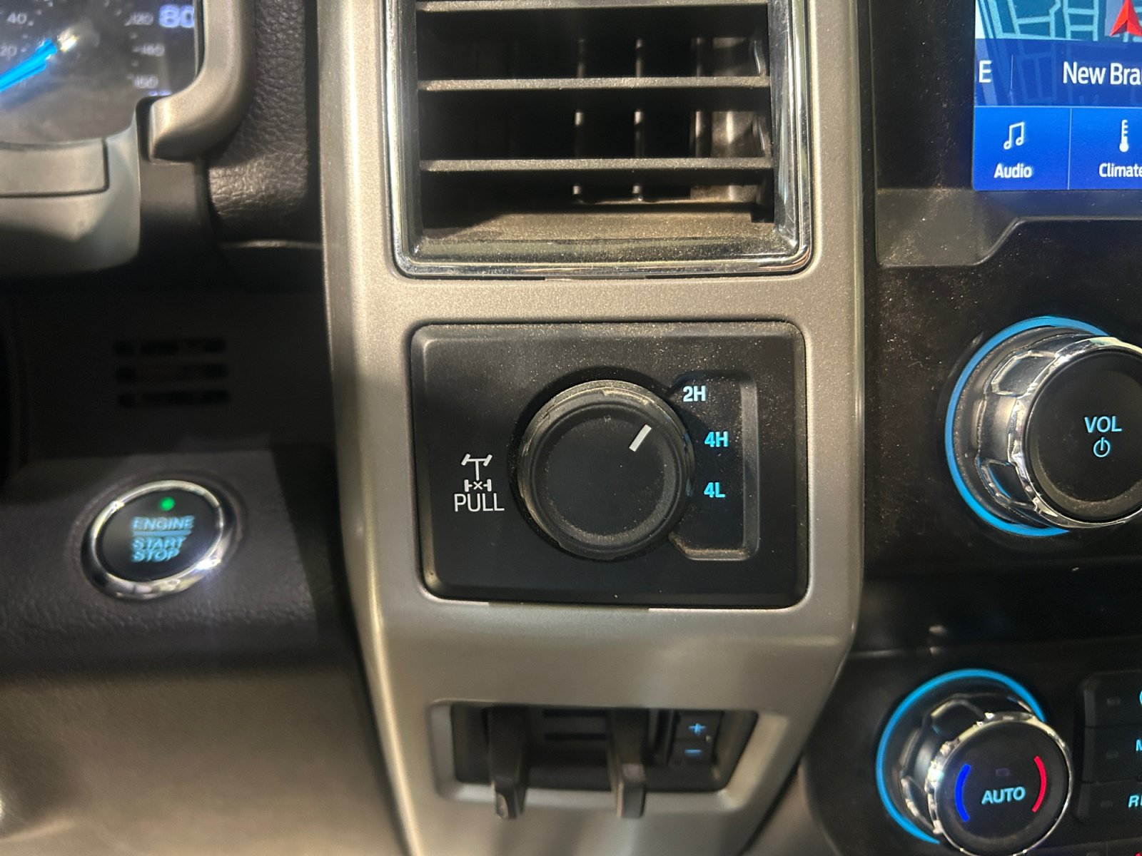 Used 2019 Ford F250 Lariat w/ Lariat Ultimate Package AWD/4WD image 14