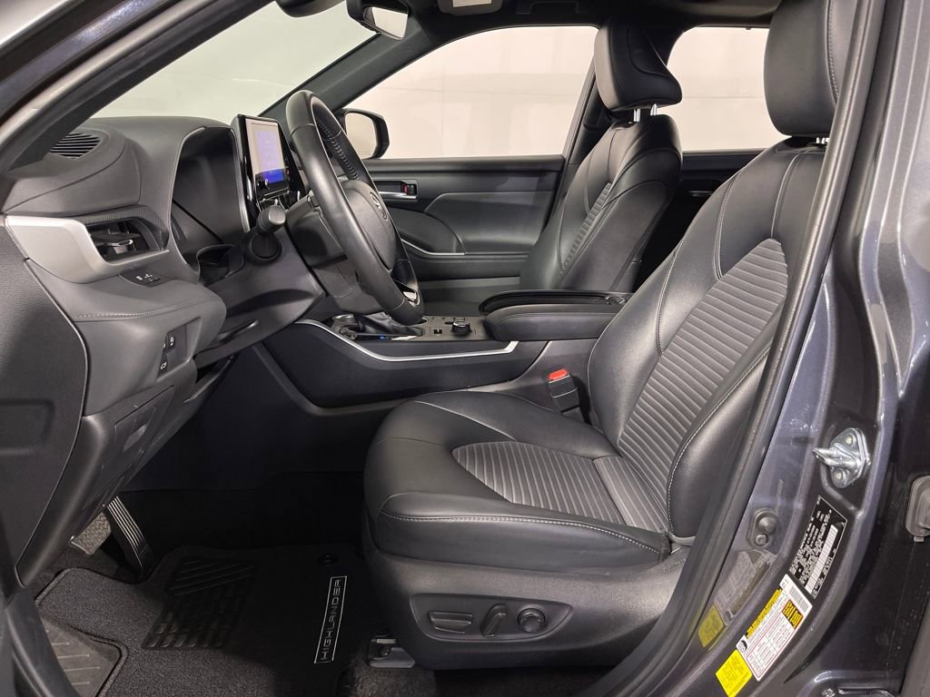 Certified 2025 Toyota Highlander XSE image 12