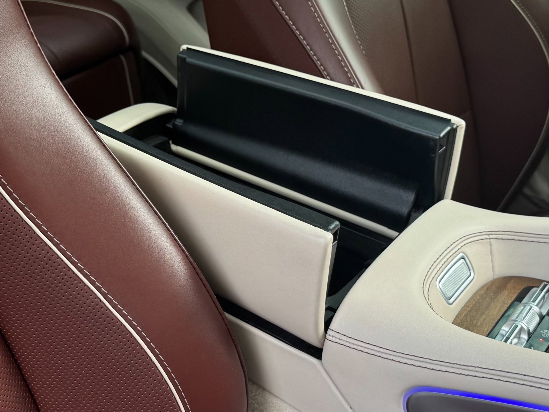 Used 2023 Mercedes-Benz Maybach GLS 600 4MATIC image 27