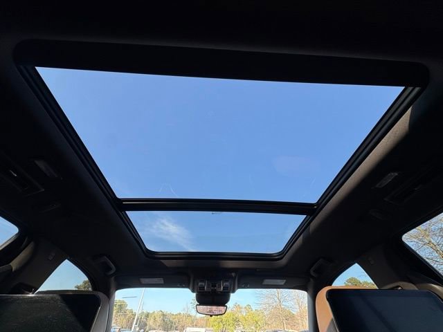 Used 2021 Cadillac Escalade Premium Luxury image 22