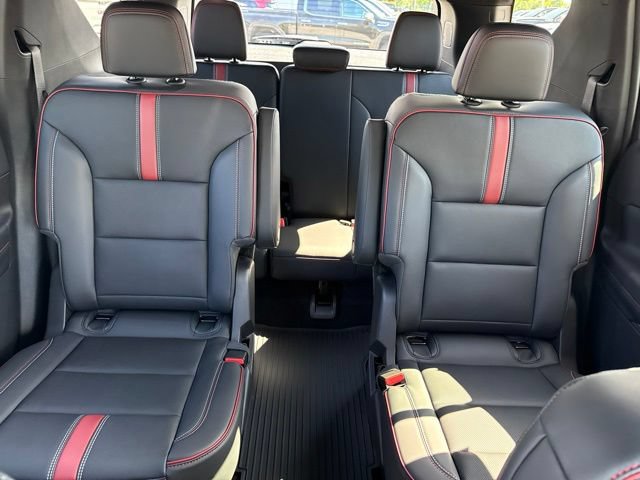 New 2027 Chevrolet Traverse RS w/ LPO, Floor Liner Package AWD/4WD image 31