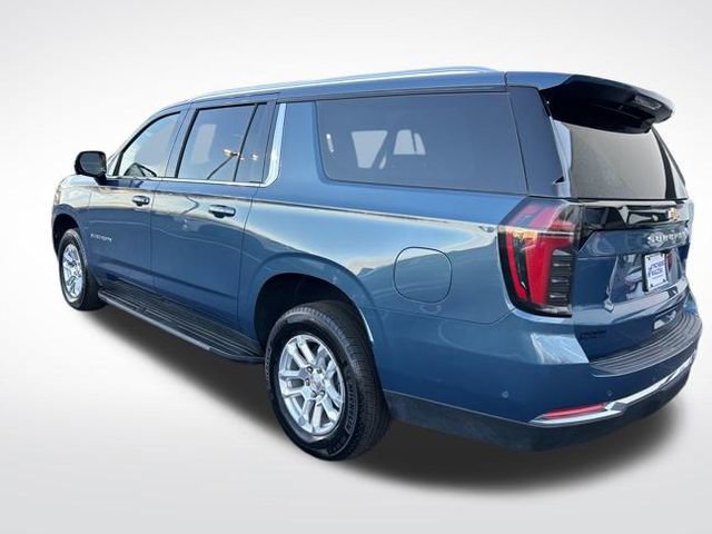 Used 2025 Chevrolet Suburban LT image 4