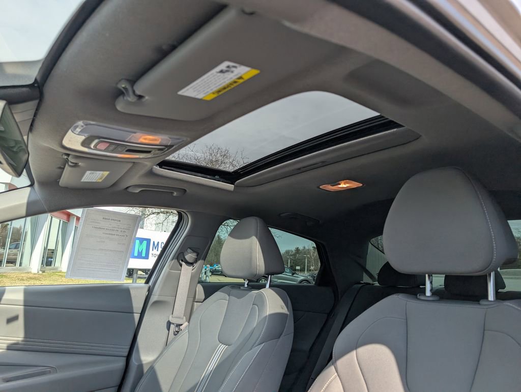 Used 2024 Hyundai Elantra SEL w/ Convenience Package image 18