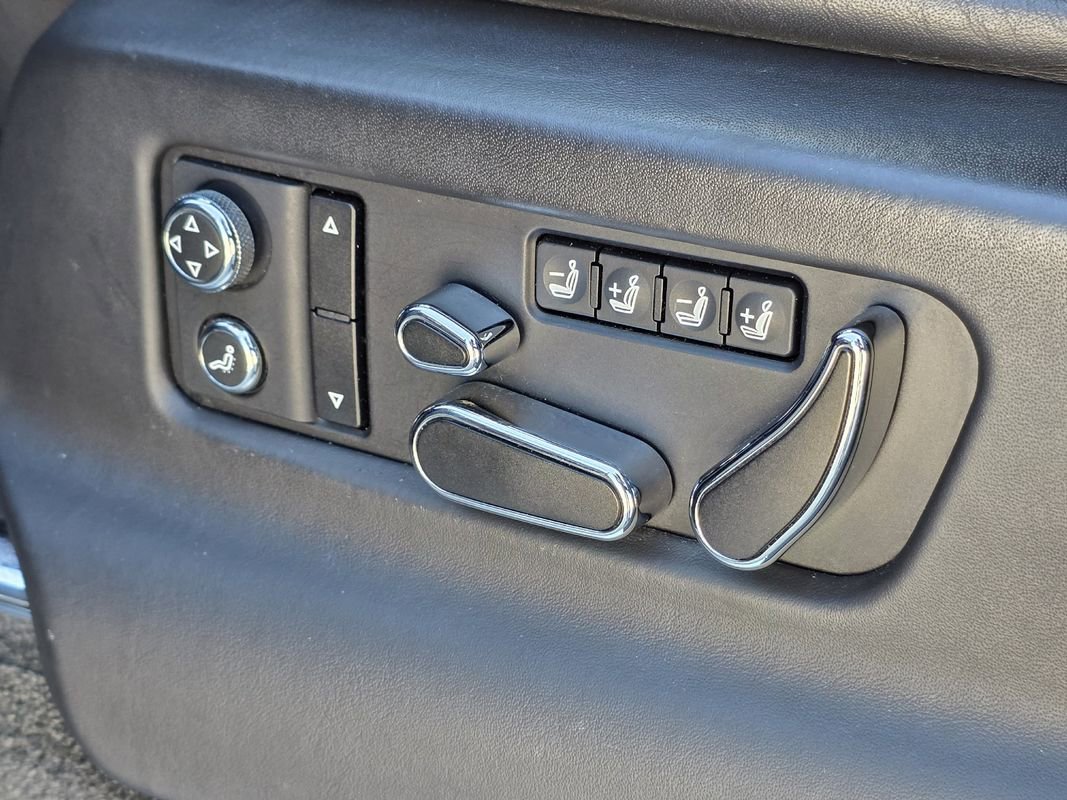 Used 2017 Bentley Bentayga image 21