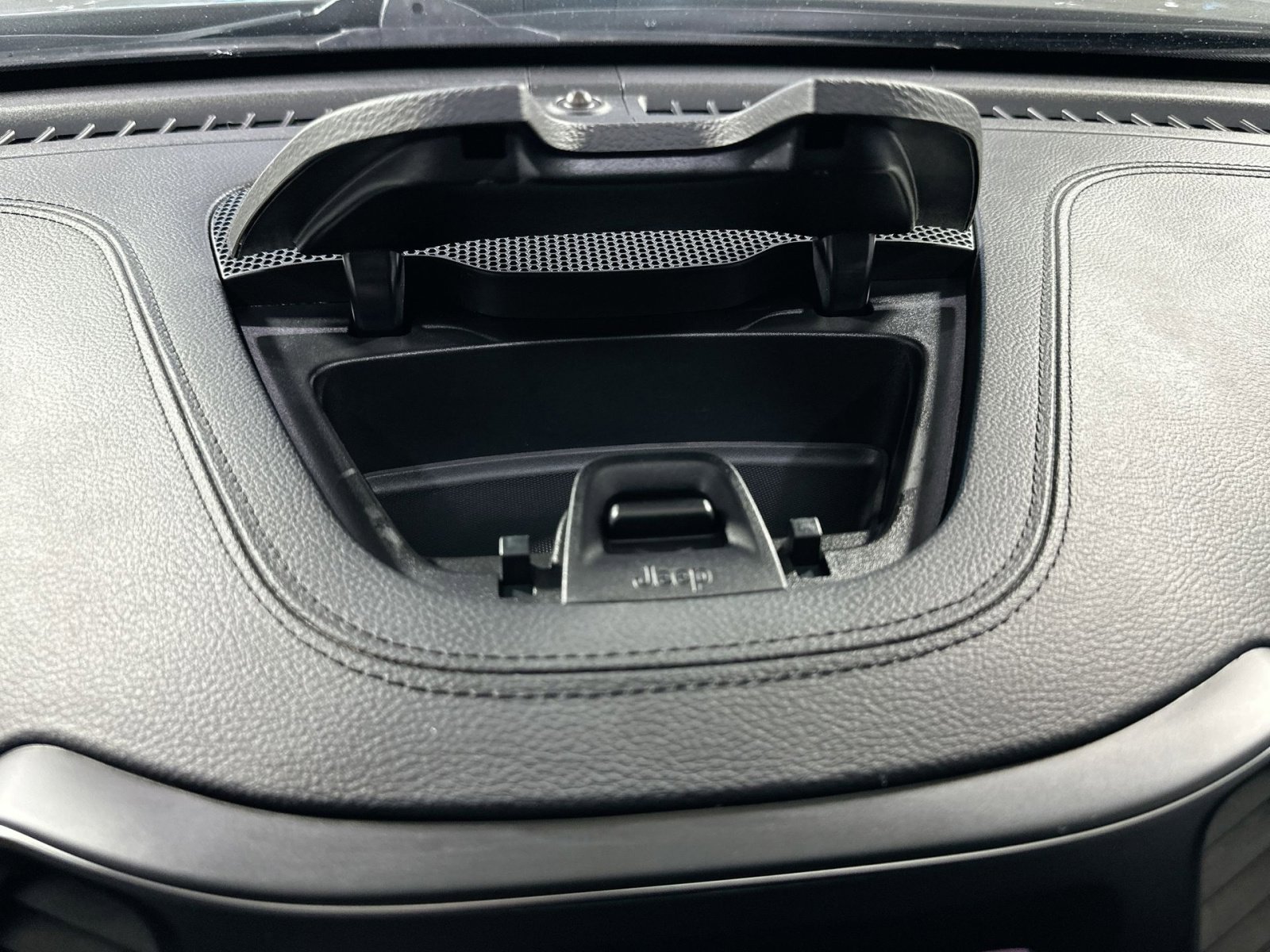 Used 2019 Jeep Cherokee Latitude Plus w/ Comfort/Convenience Group image 33