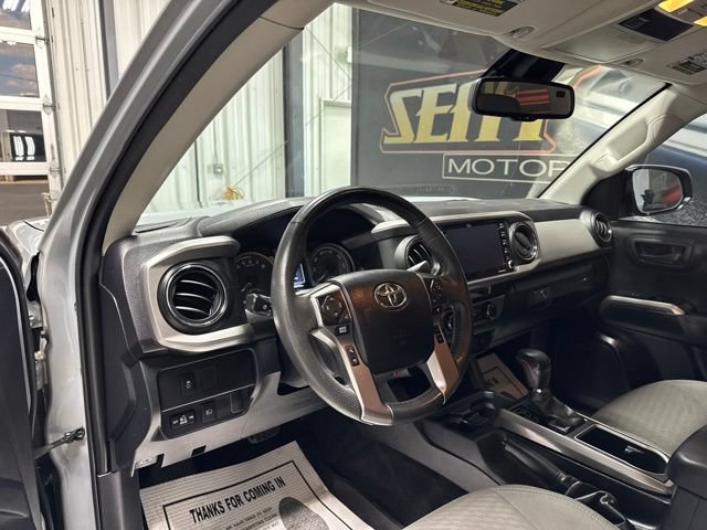 Used 2021 Toyota Tacoma SR5 w/ Technology Package AWD/4WD image 6
