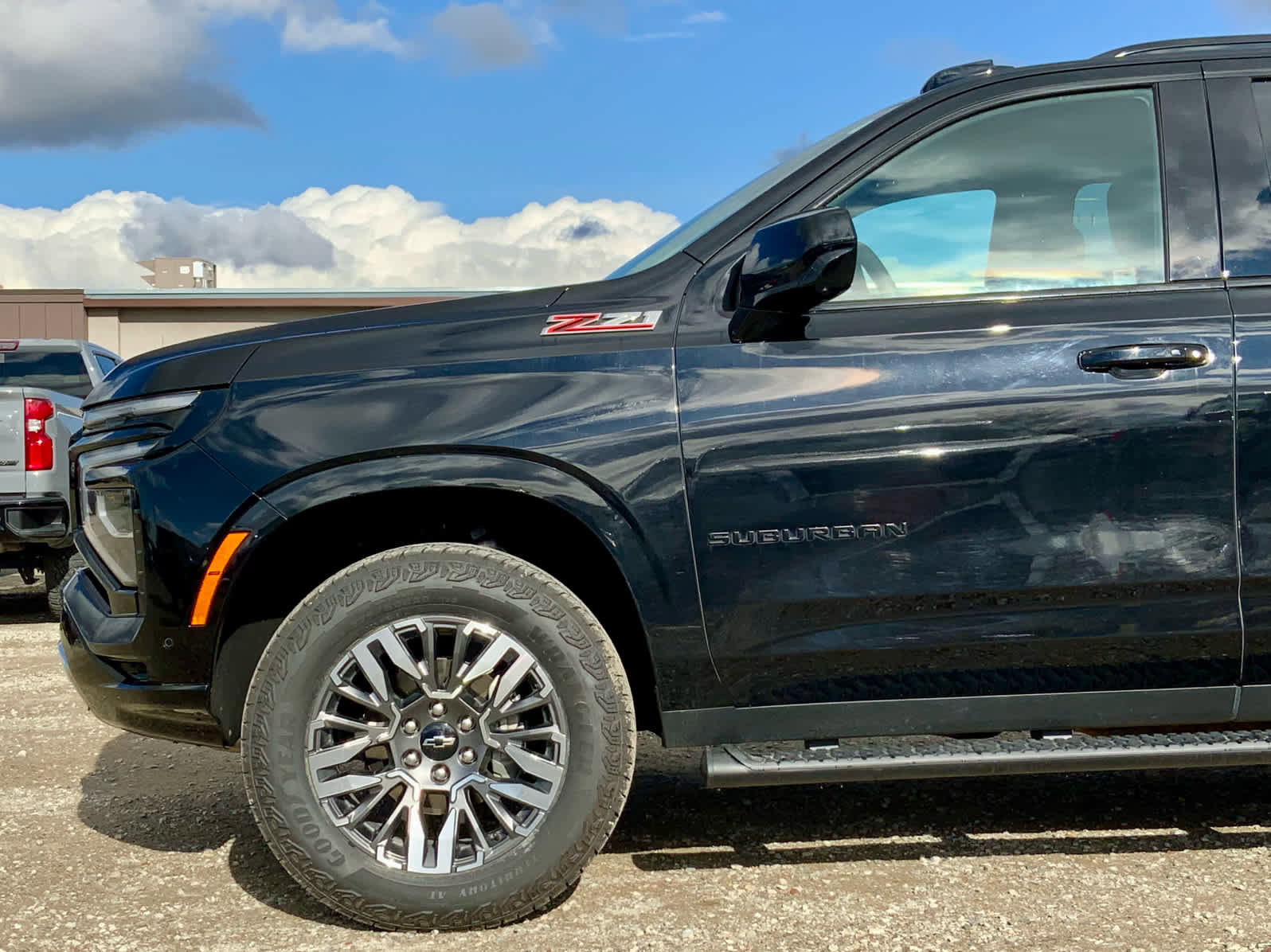 Used 2025 Chevrolet Suburban Z71 AWD/4WD image 10