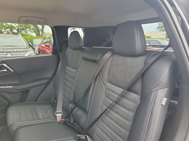 New 2025 Mitsubishi Outlander SE image 13