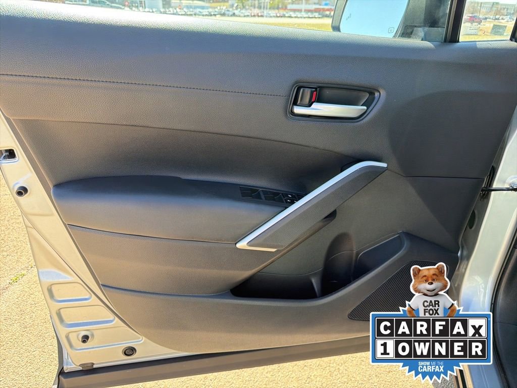 Used 2025 Toyota Corolla Cross XLE image 11