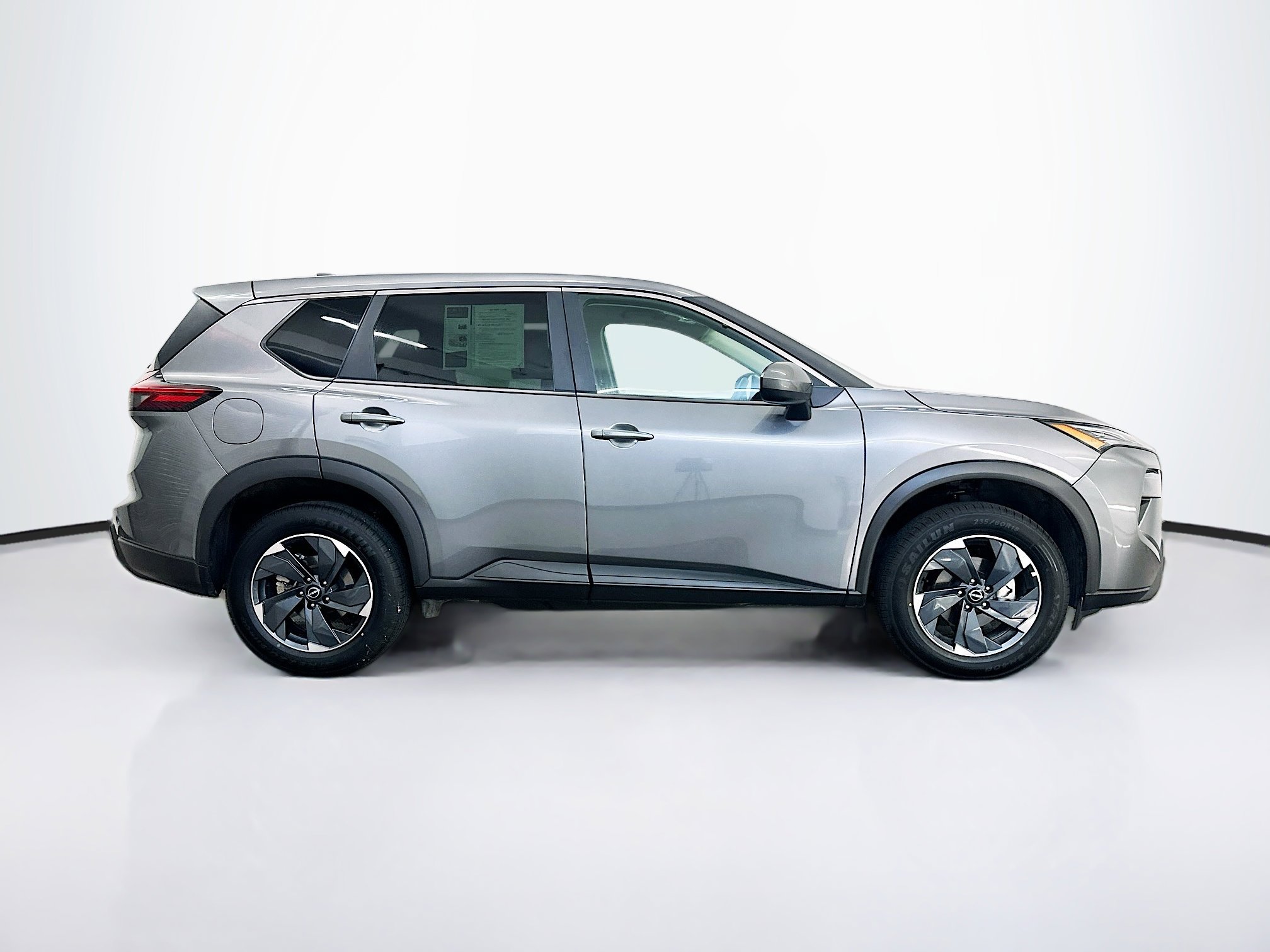 Used 2025 Nissan Rogue SV image 10