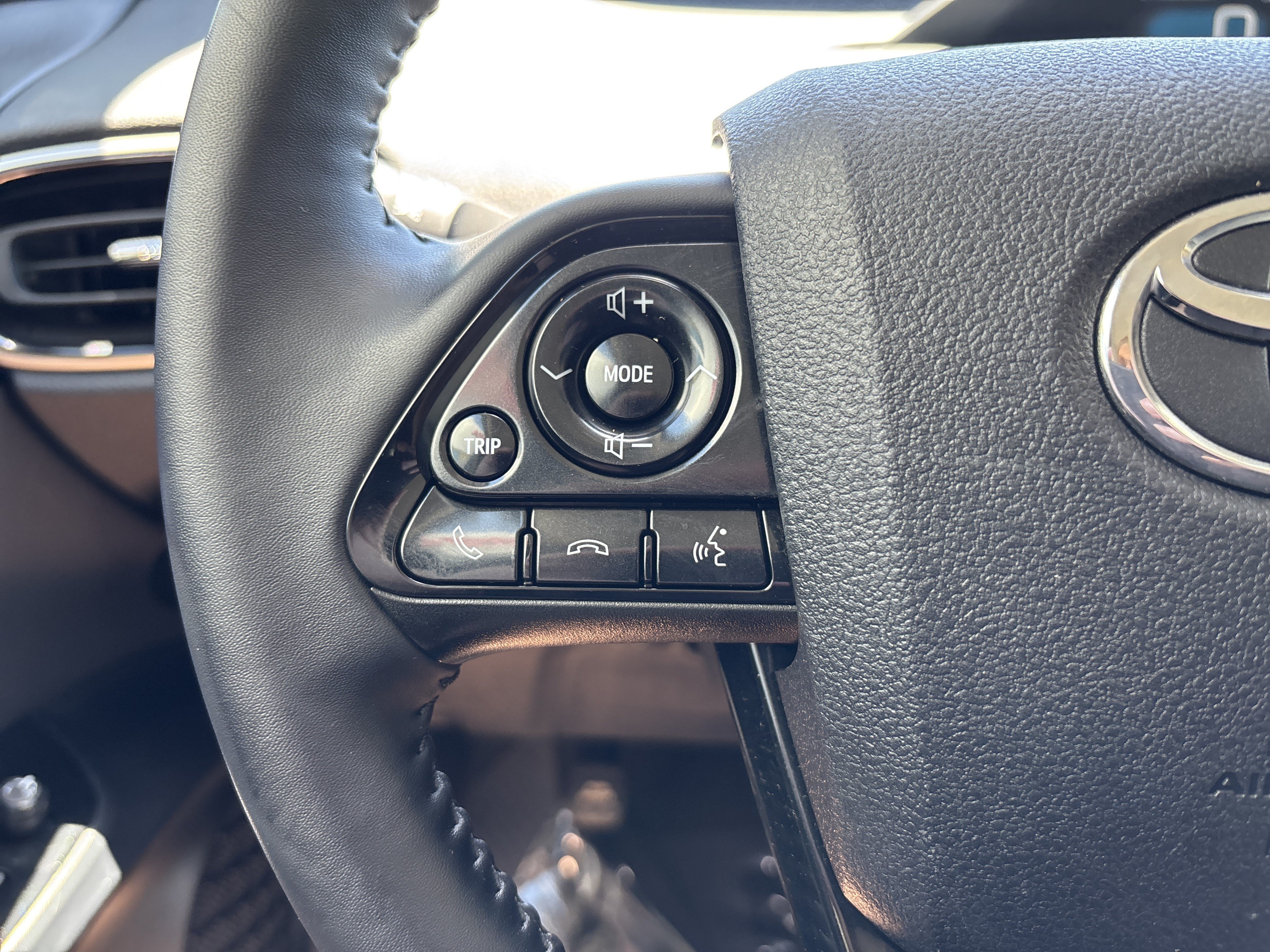 Used 2019 Toyota Prius XLE FWD image 18