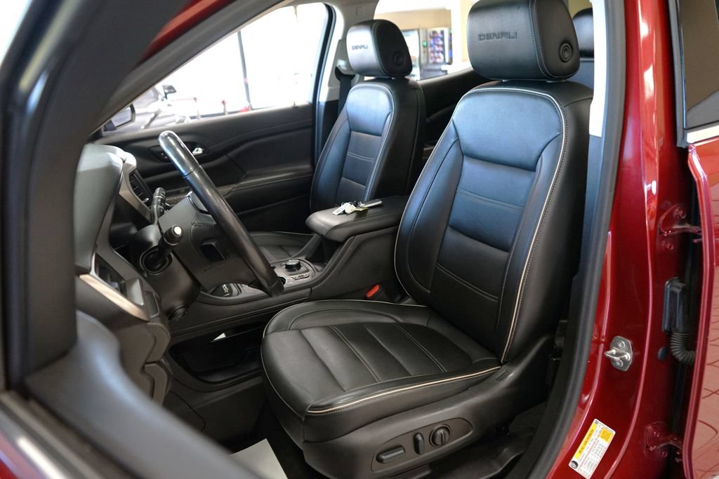 Used 2022 GMC Acadia Denali AWD/4WD image 2