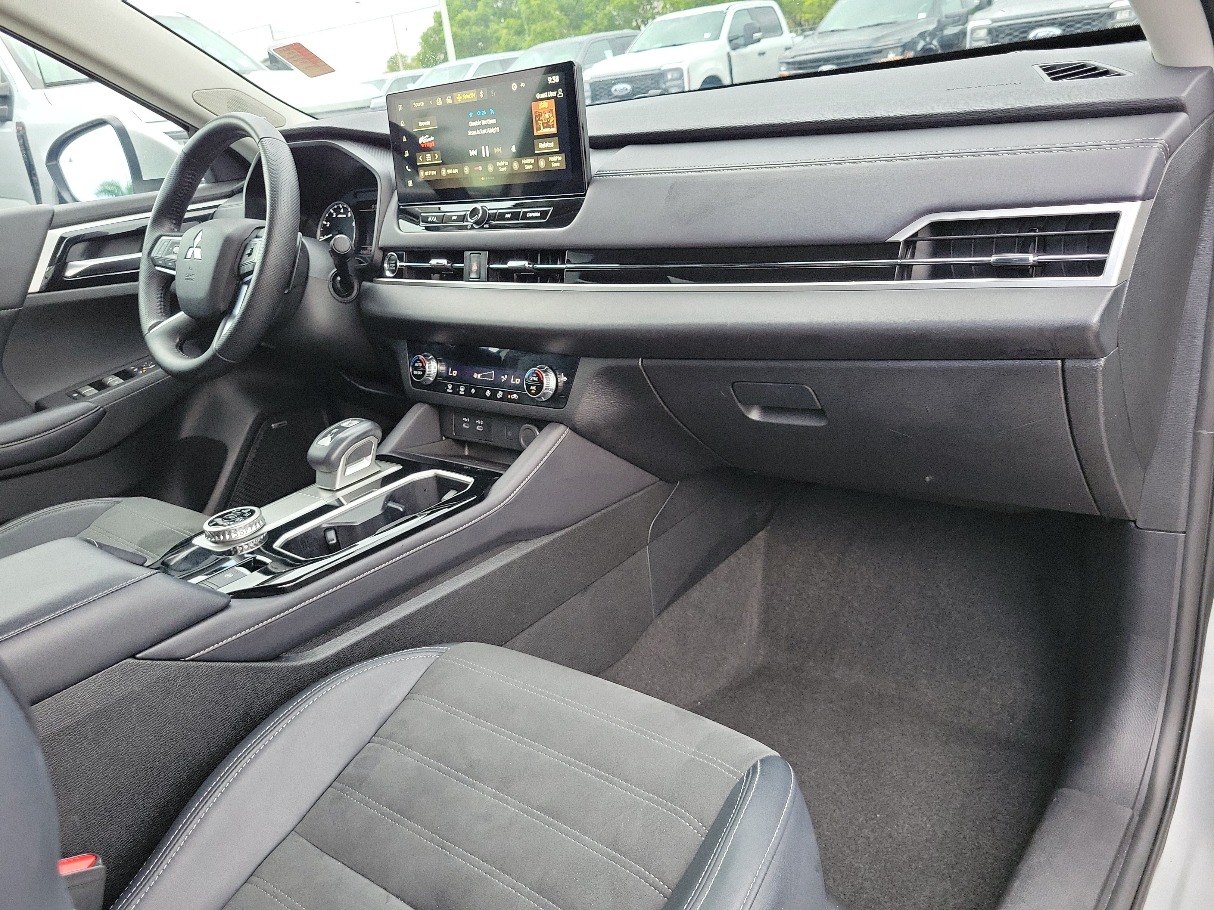 Used 2025 Mitsubishi Outlander SE FWD image 19