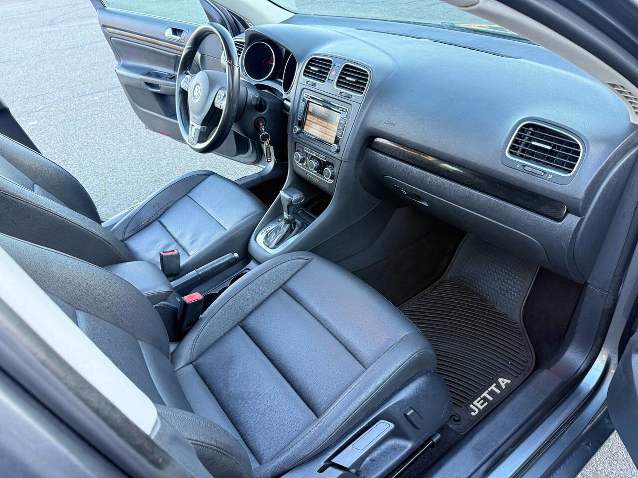 Used 2010 Volkswagen Jetta TDI FWD image 21