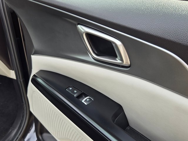 Used 2024 Kia Carnival LX image 28