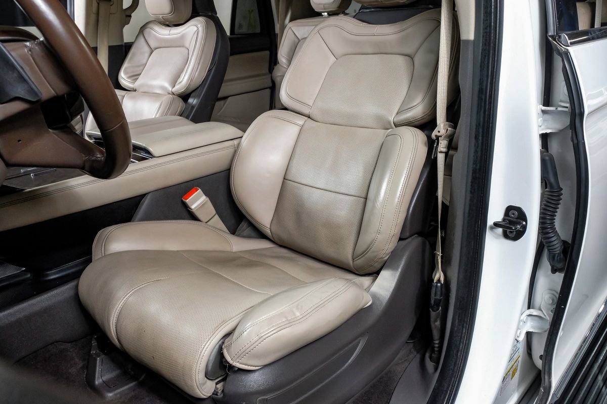 Used 2022 Lincoln Navigator L Reserve image 24