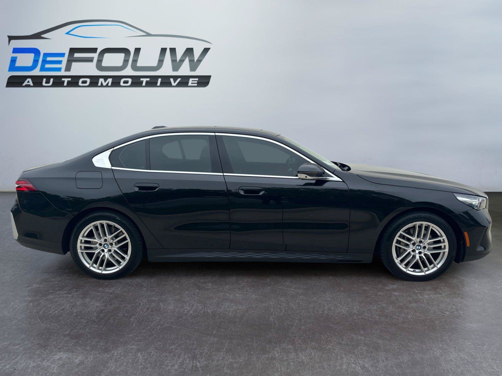 Used 2024 BMW 540i xDrive w/ Premium Package AWD/4WD image 12