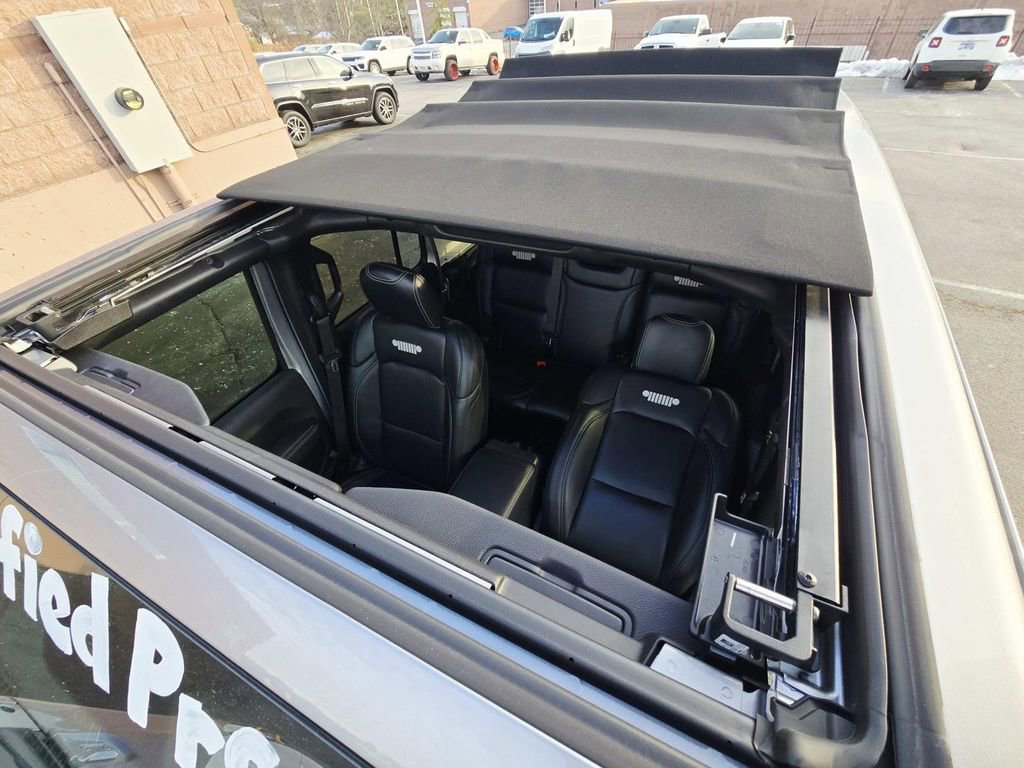 Used 2021 Jeep Wrangler Unlimited Sahara image 12