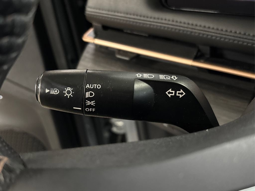 Used 2023 Nissan Ariya FWD image 25