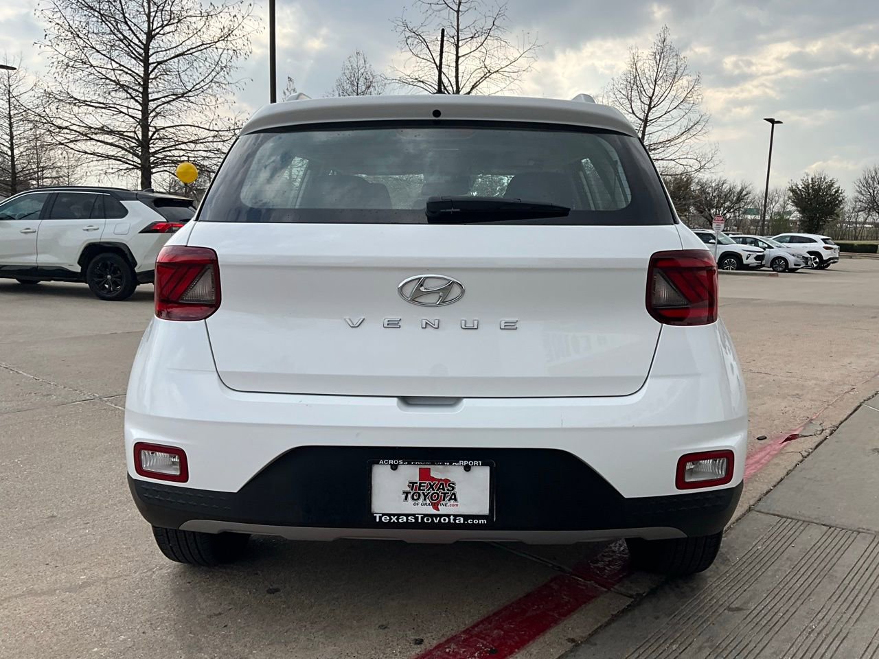 Used 2025 Hyundai Venue SEL image 7