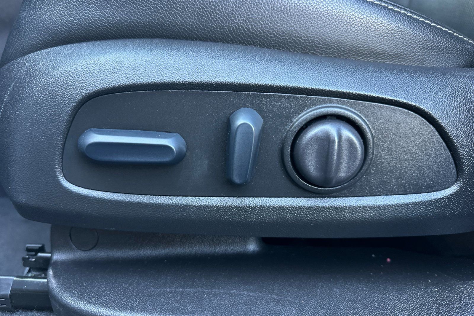 Used 2024 GMC Terrain SLT image 15