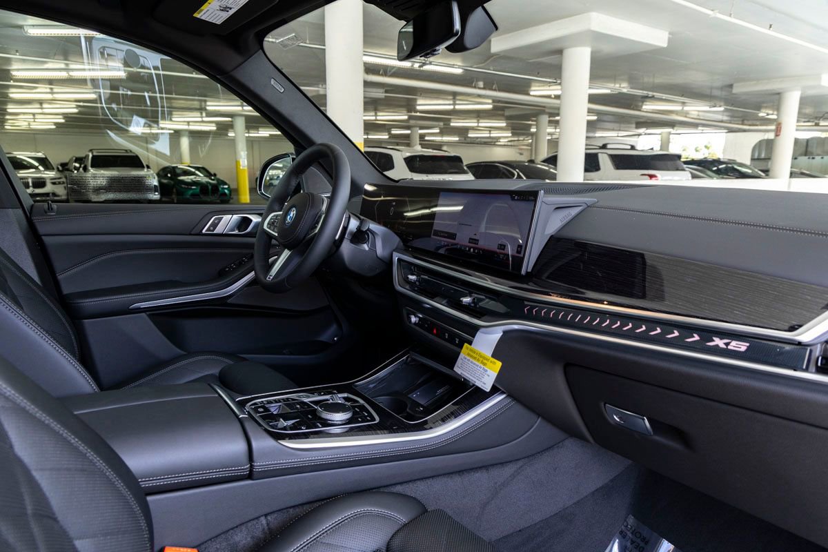 New 2026 BMW X5 xDrive50e image 31