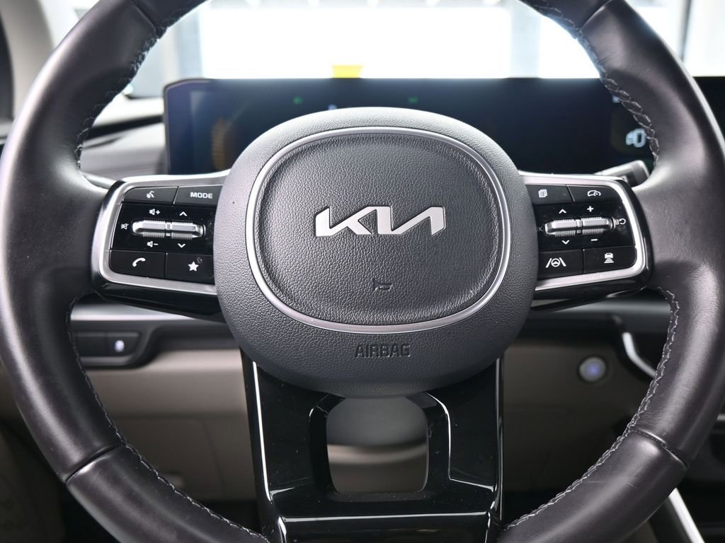 Used 2025 Kia Carnival image 26