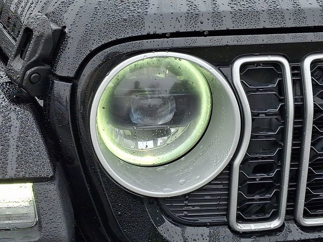 Used 2025 Jeep Wrangler Unlimited Sahara w/ Safety Group image 11