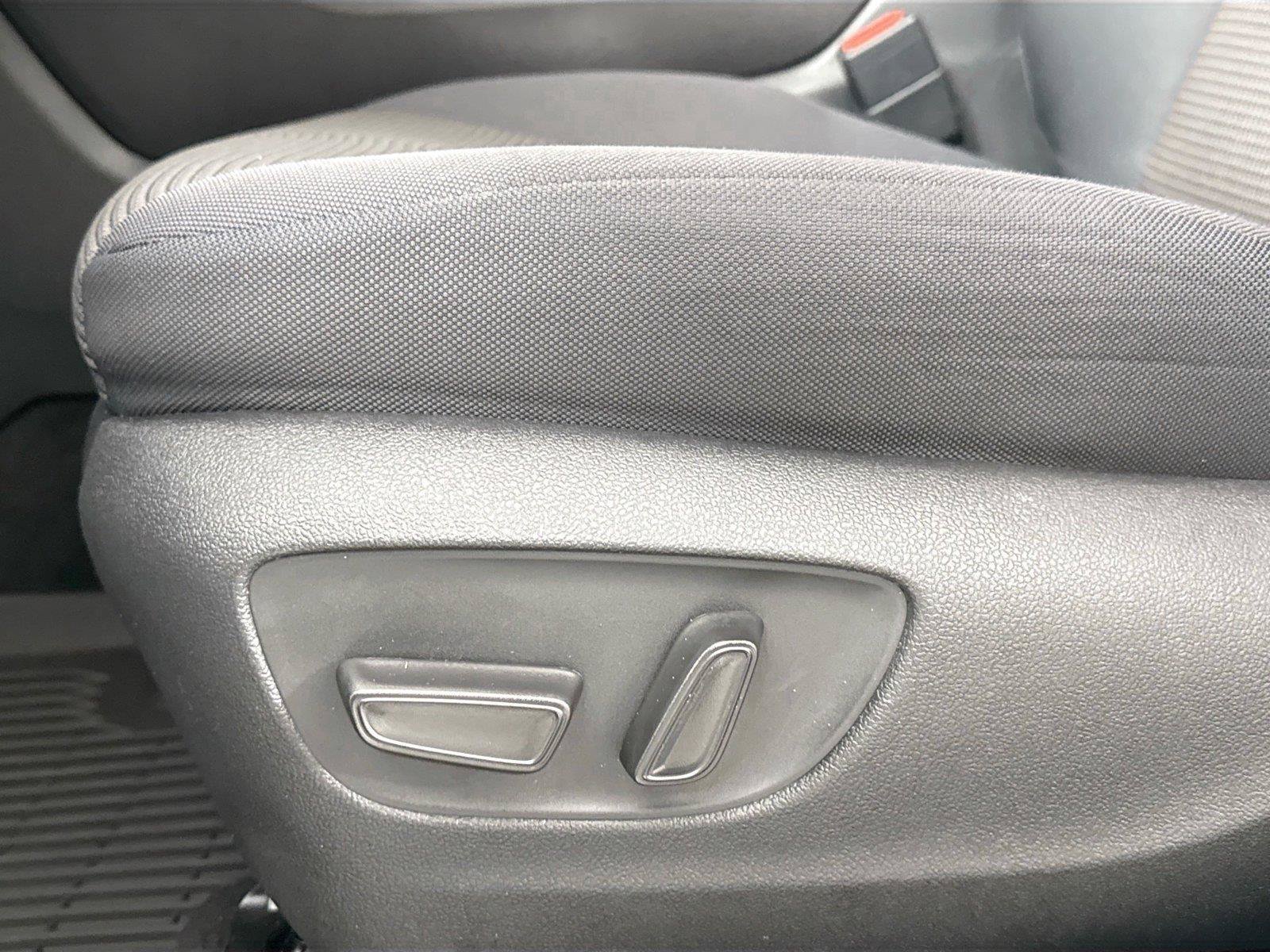 Used 2024 Toyota Highlander LE FWD image 29