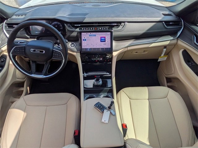 New 2025 Jeep Grand Cherokee Limited w/ Luxury Tech Group II image 16