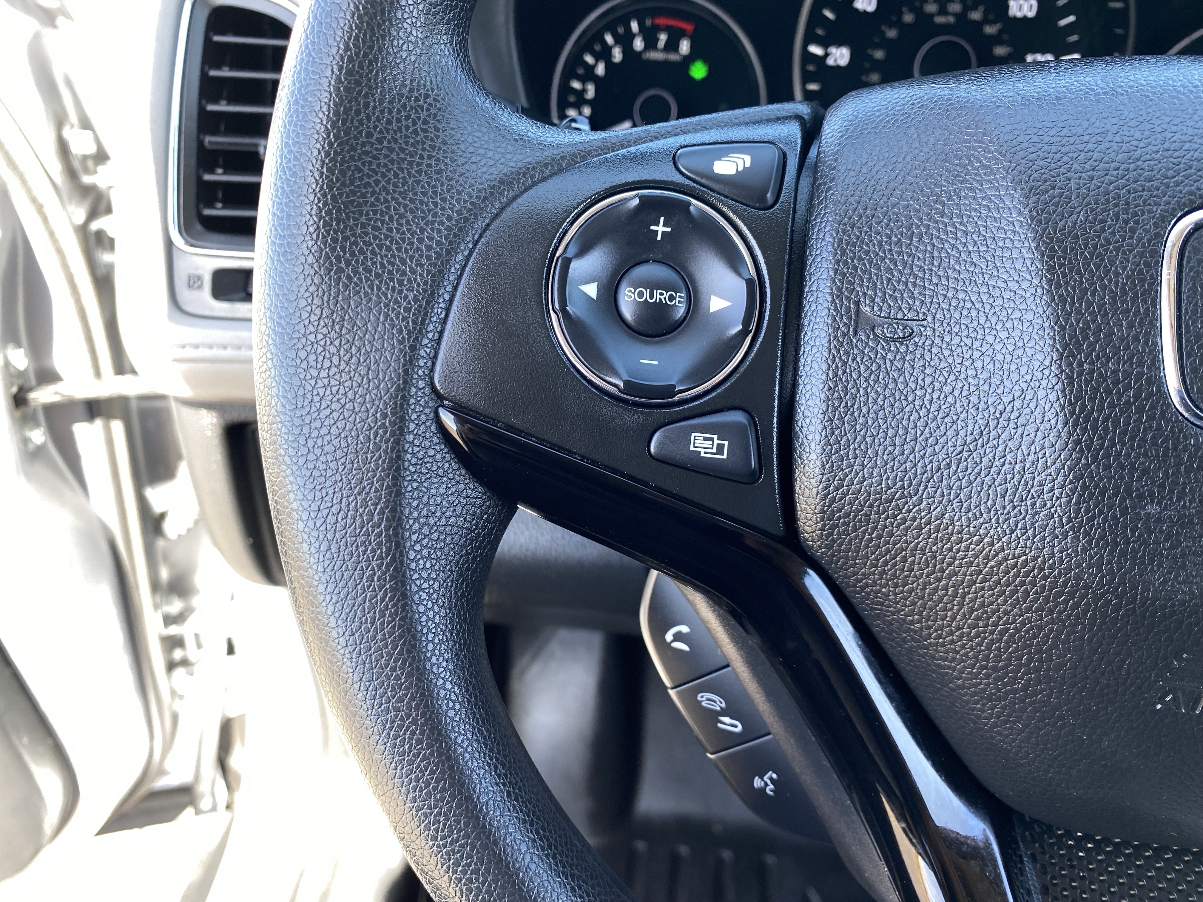 Used 2018 Honda HR-V EX image 29