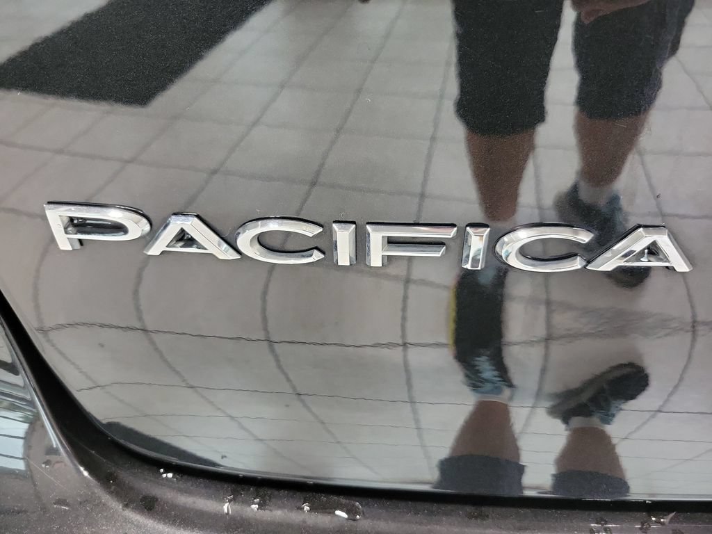 Certified 2023 Chrysler Pacifica Touring-L FWD image 15