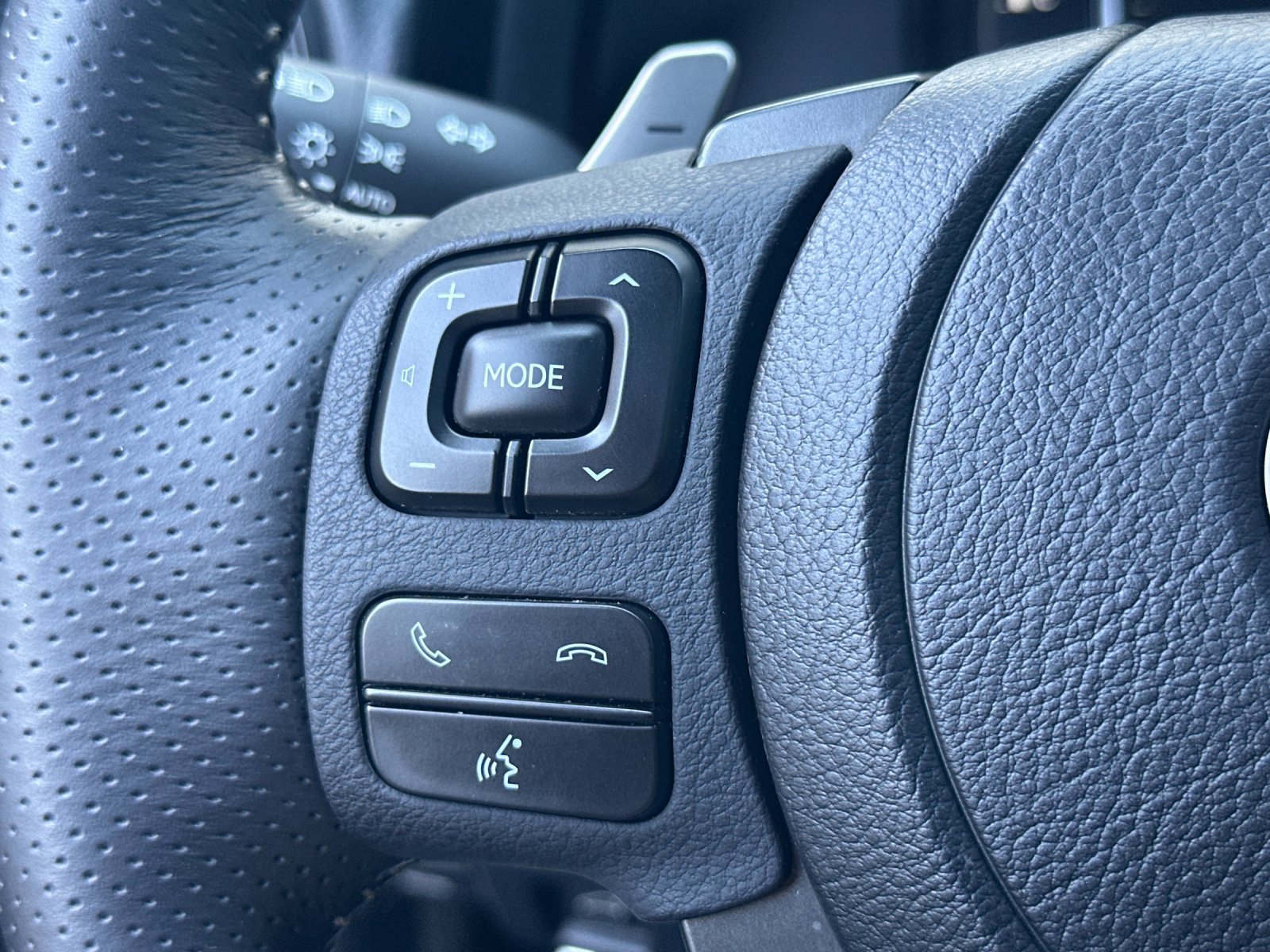 Used 2023 Lexus IS 350 F Sport w/ Accessory Package 2 RWD image 27