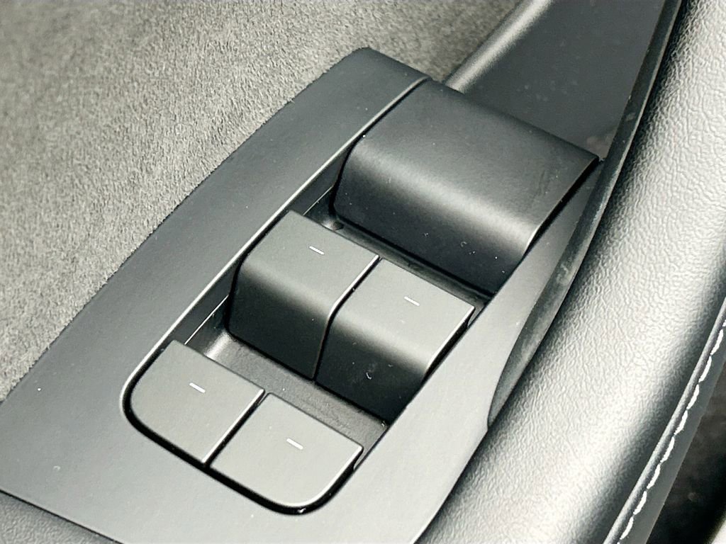 Used 2022 Tesla Model Y Long Range image 22