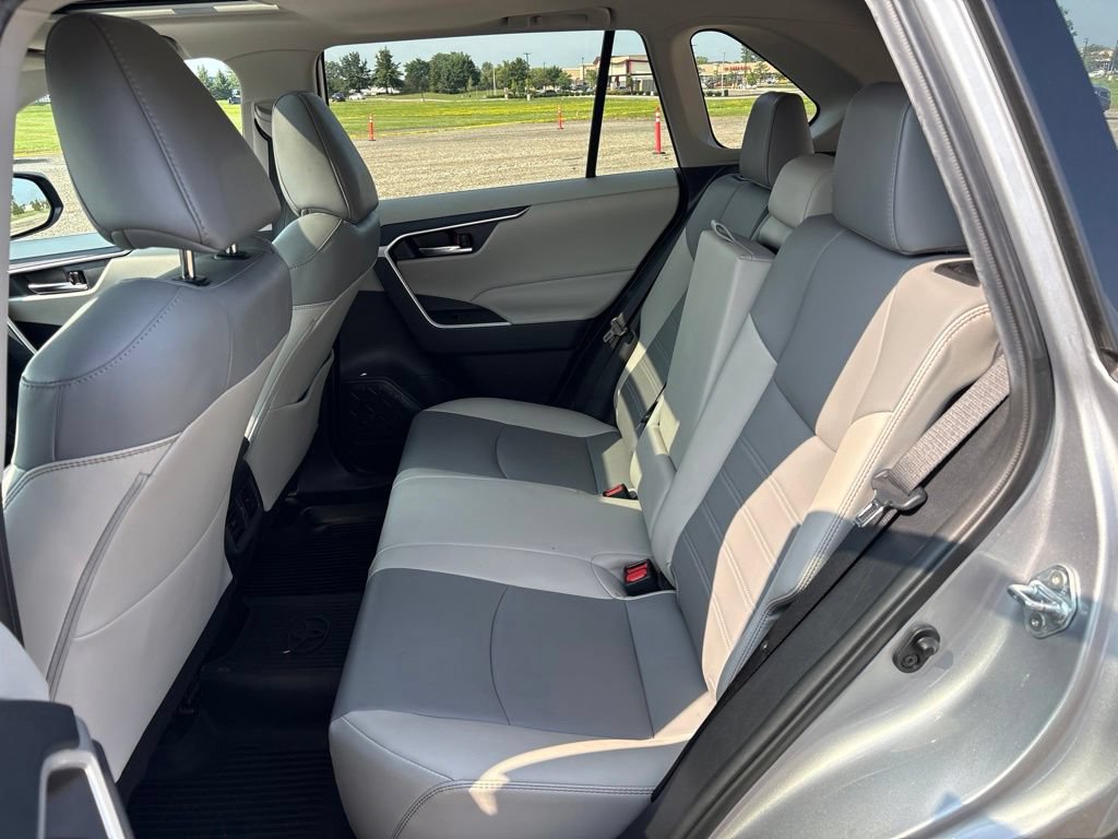 Used 2021 Toyota RAV4 XLE Premium AWD/4WD image 15