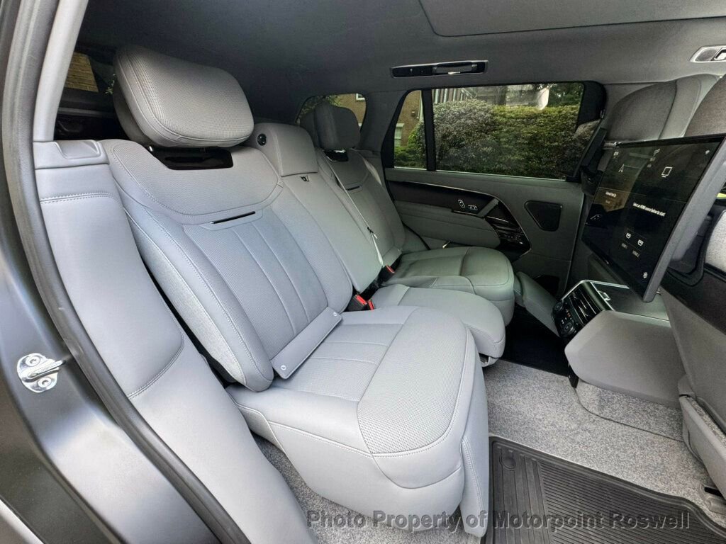 Used 2025 Land Rover Range Rover SV image 22